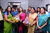 Meenakshi Dixit Launches Naturals Salon
